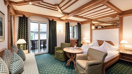 Ragazza a bordo piscina - Hotel & Benessere Windschar