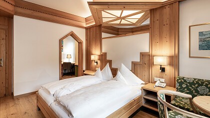 Ragazza a bordo piscina - Hotel & Benessere Windschar