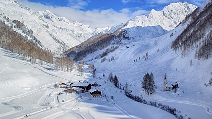 Ragazza a bordo piscina - Hotel & Benessere Windschar
