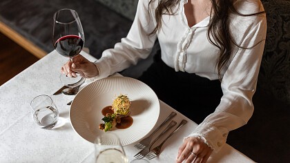 Ragazza a bordo piscina - Hotel & Benessere Windschar