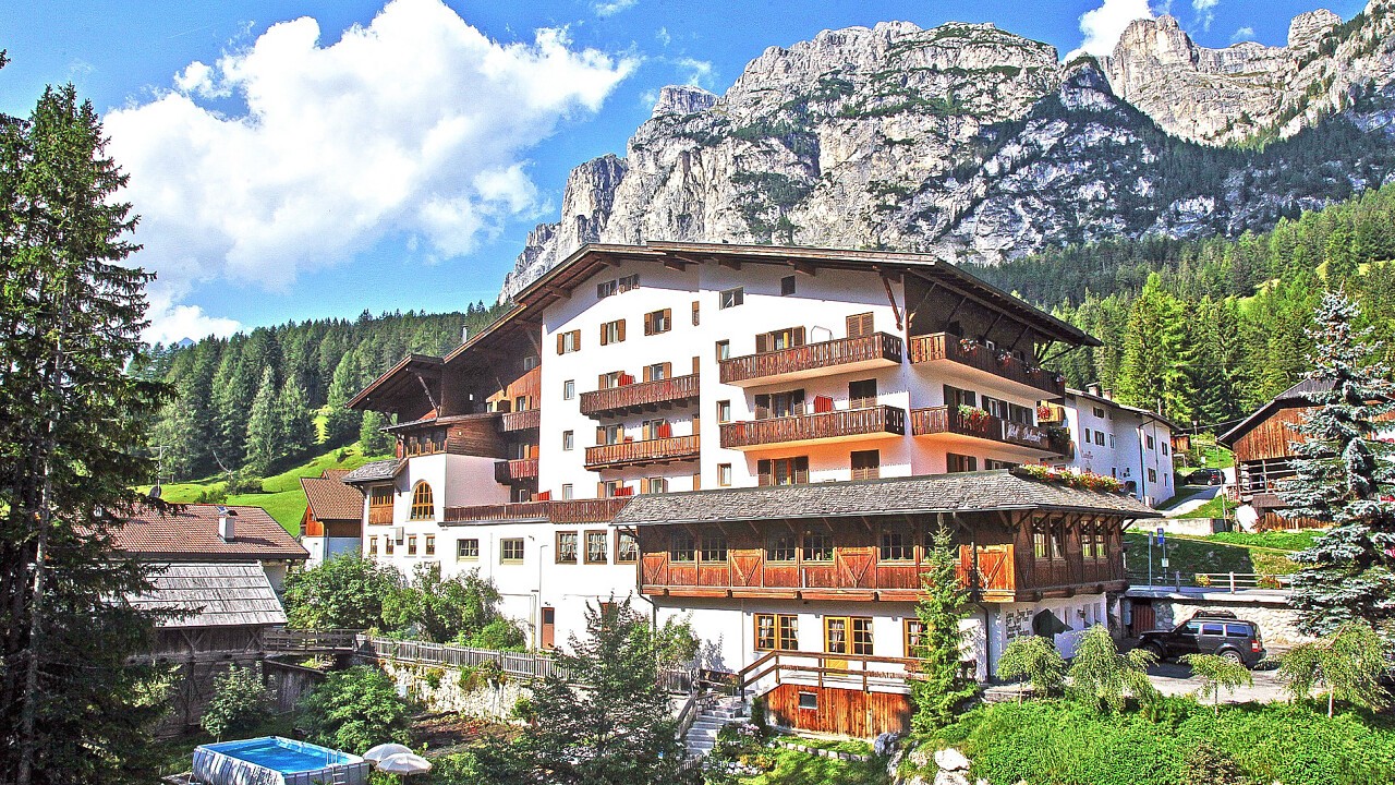 Struttura esterna estate - Hotel Dolomiti