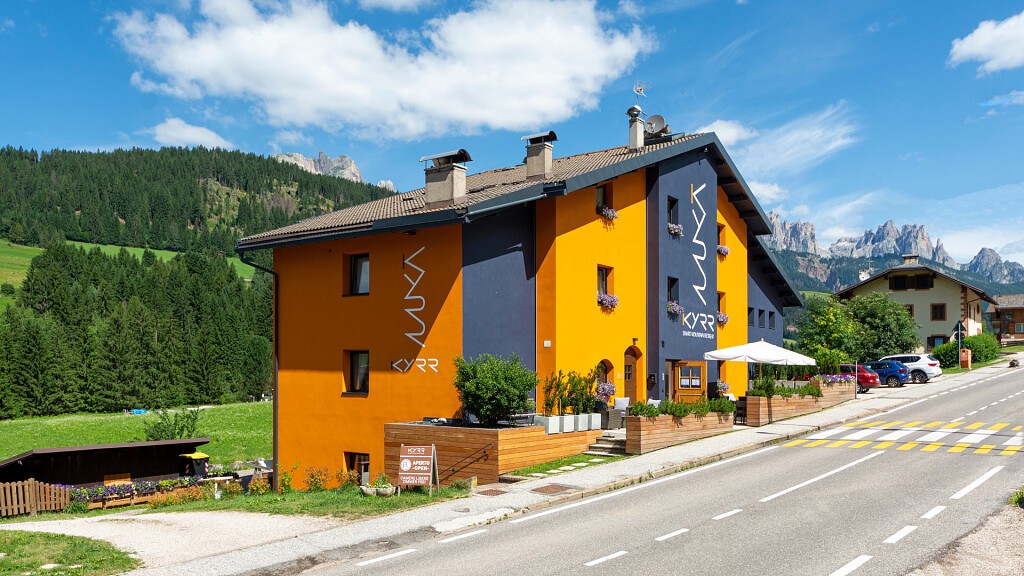 Kyrr Smart Mountain Retreat