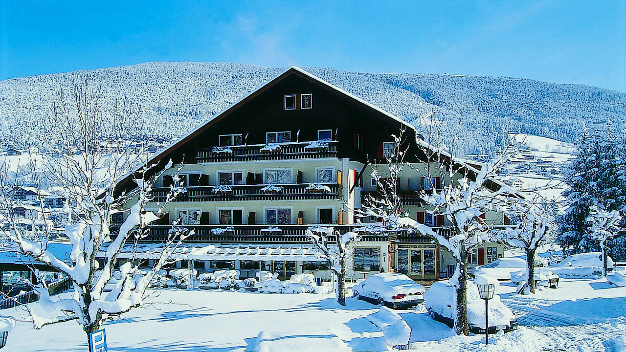 esterno_invernale_rodes_hotel_ortisei