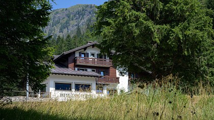 Winter Outdoor Structure - Garni Roberta