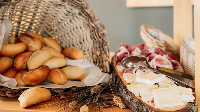 tagliere di formaggi e salumi