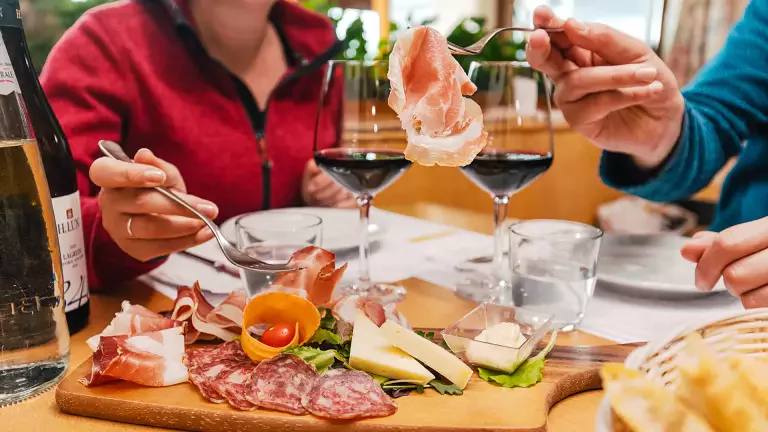 tagliere di formaggi e salumi