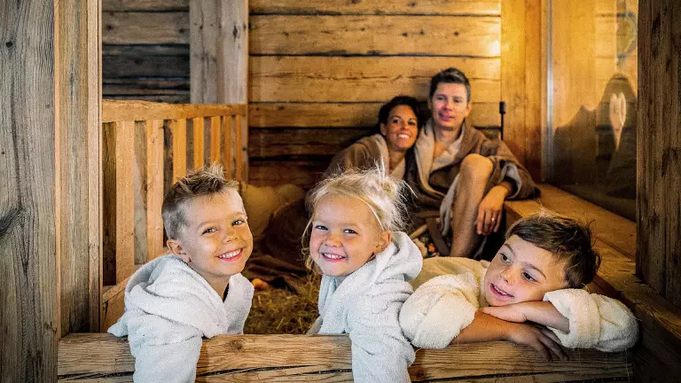 A family in a bed of hay - Alpura