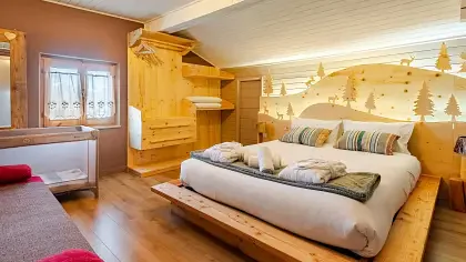 Schlafzimmer mit Sauna – FantasyHome