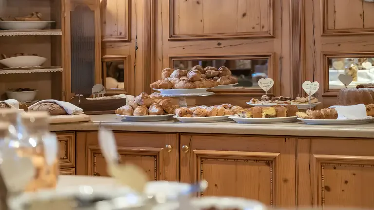 buffet colazione brioche Hotel Sonnenhof