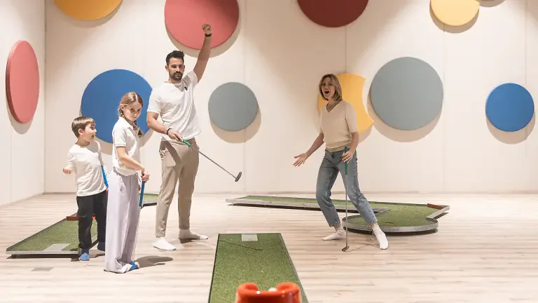 Minigolf interno – DAS GERSTL Family Retreat