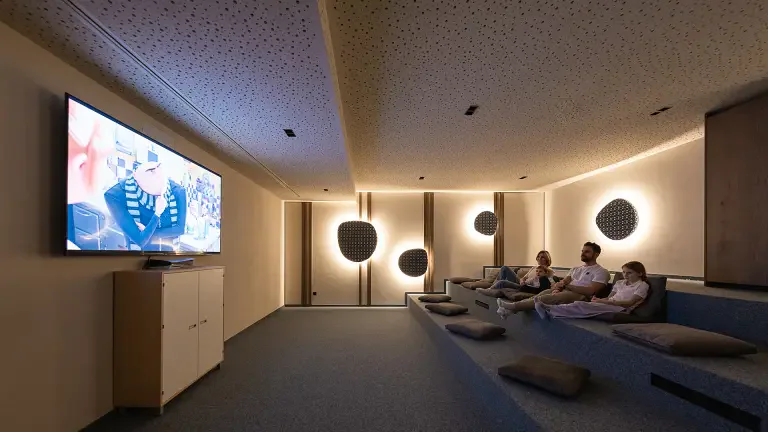 sala cinema – DAS GERSTL Family Retreat