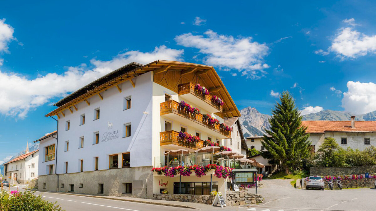 esterno estivo Hotel Lamm