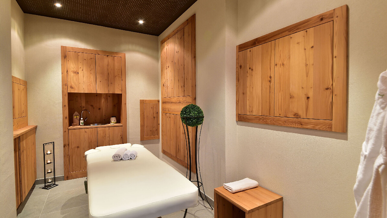 lettino zona massaggi Hotel Tirolerhof