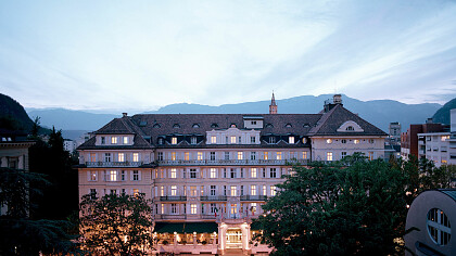 Struttura esterna sera - Parkhotel Laurin