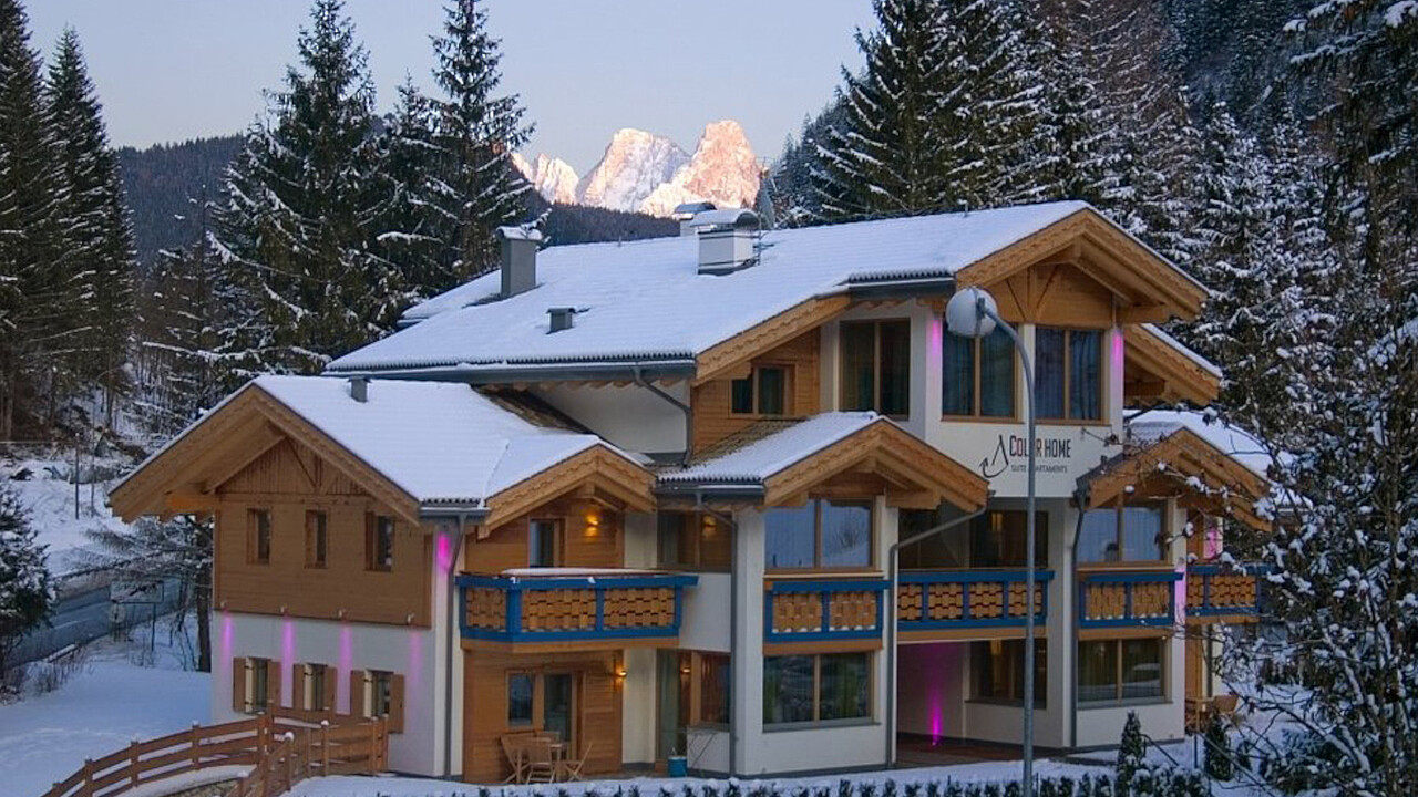 Esterno inverno Color Home Suite Apartments