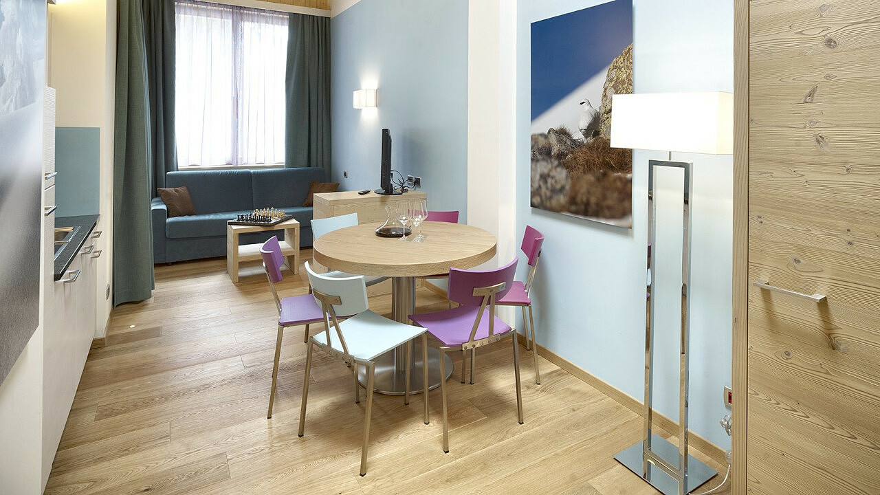 Tavolo appartamento Color Home Suite Apartments