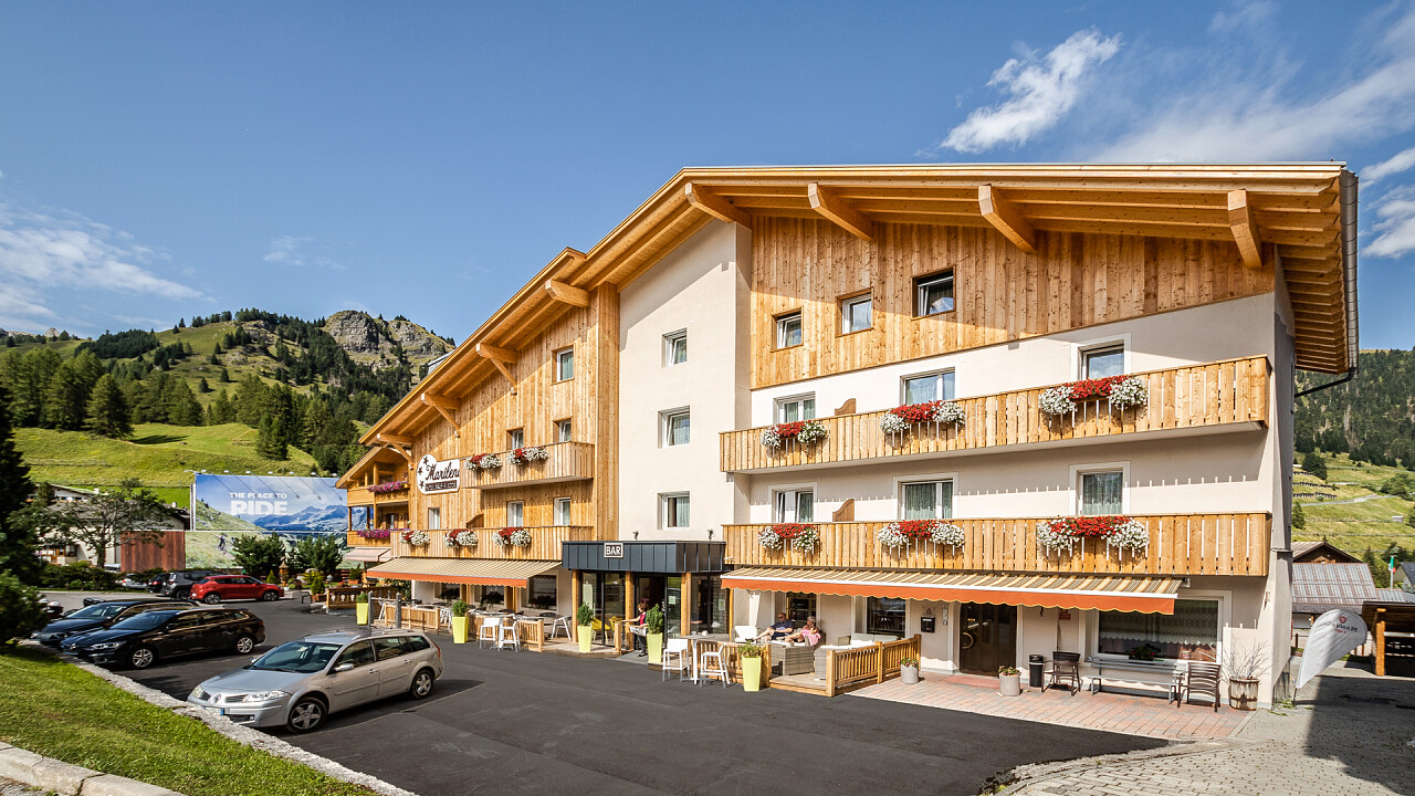 Außenstruktur Sommer 1 - Hotel B&B Marilena