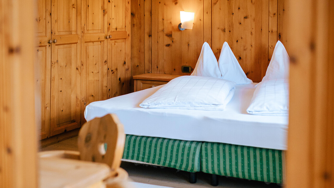 Letto in camera Mountain Lodge Ütia de Börz