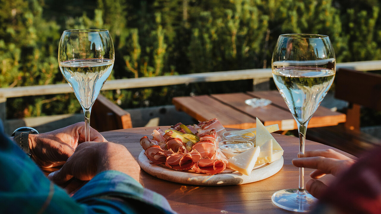 Calici vino e affettati Mountain Lodge Ütia de Börz