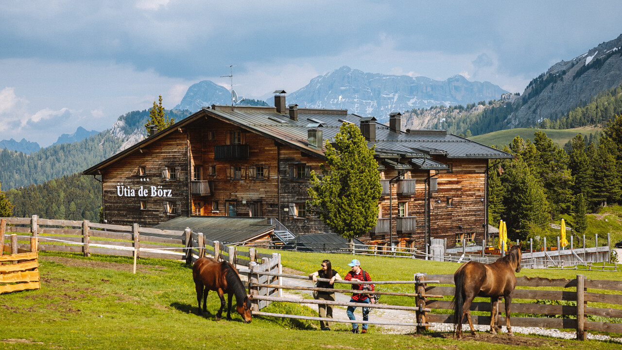 Esterno estate cavalli Mountain Lodge Ütia de Börz