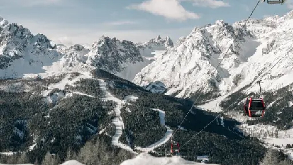 First Snow: Dolomiti Super Premiere