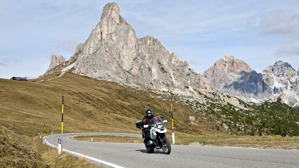 Spätsommer-Motorradabenteuer in den Dolomiten