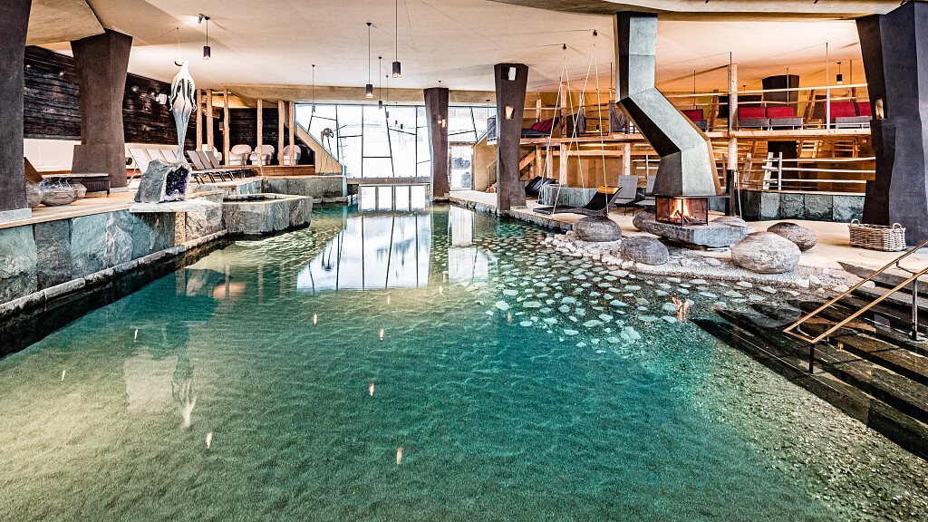 Pool offer "short stay"
