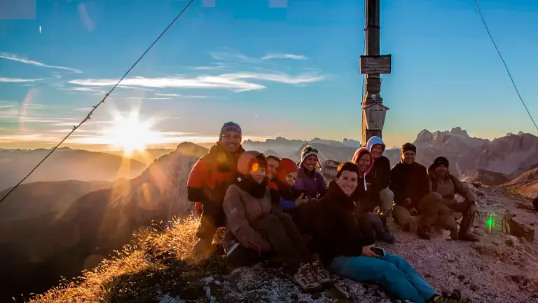 "7x6" Alba e Tramonto baciano le Dolomiti