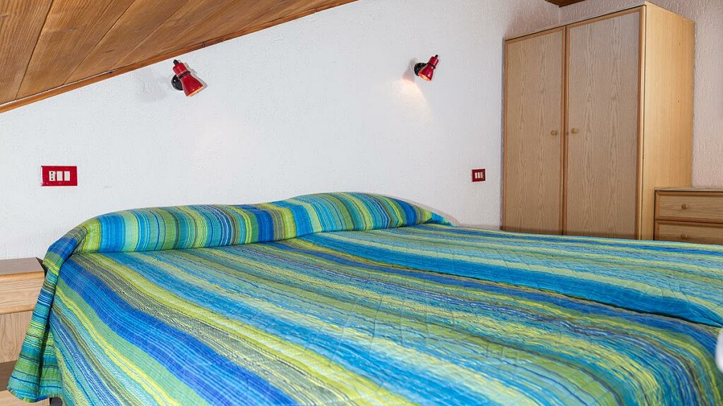 Dreizimmerwohnung mit Doppelten Bade und Doppelten Bett - cover