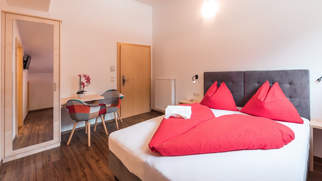 Camera matrimoniale vista montagna