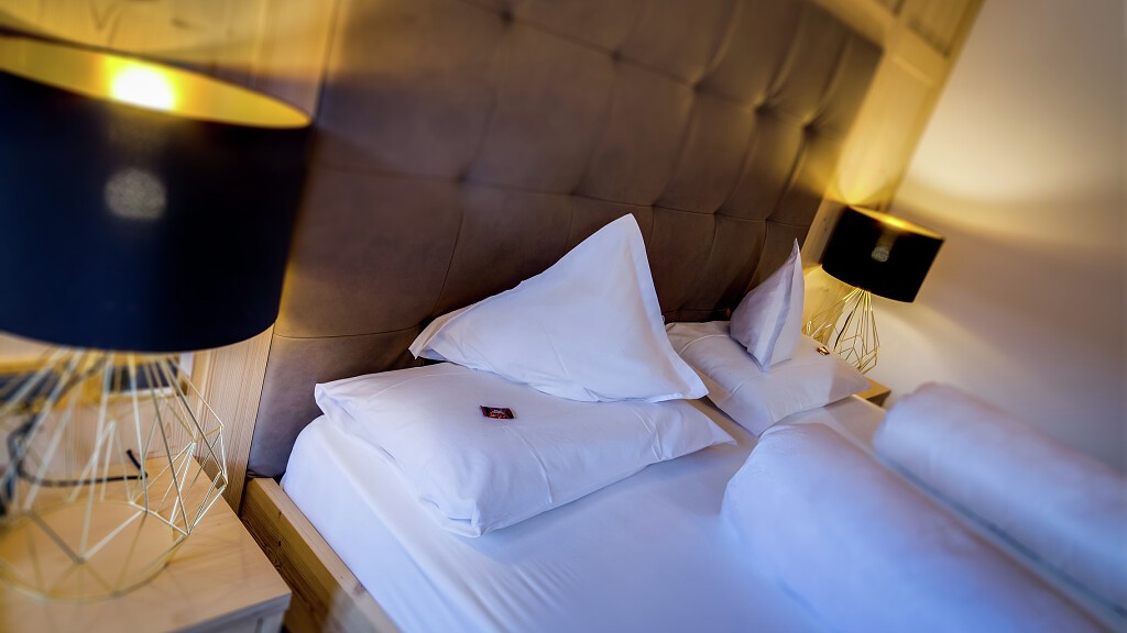 Comfort room, Economy