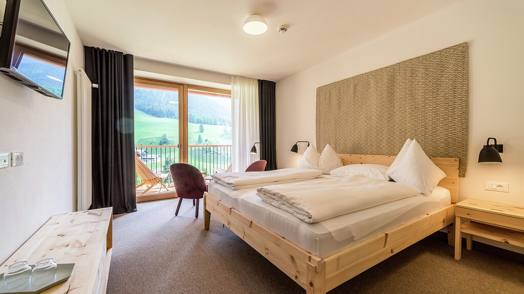 Double room south with loggia and Dolomite view