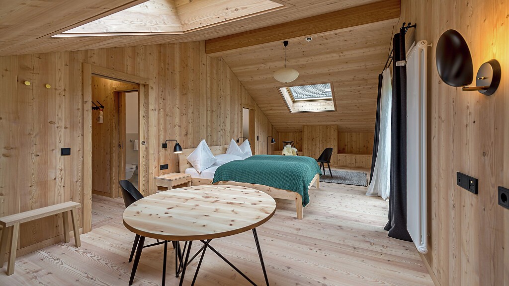 Maisonnette Suite south with loggia Dolomite view