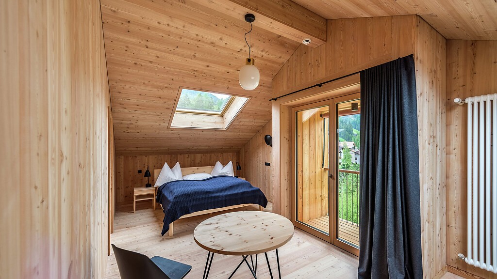 Maisonnette Suite south with loggia Dolomite view