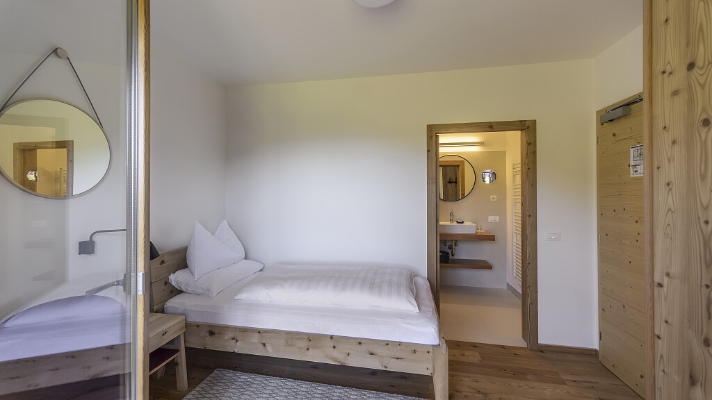 Single room with west balcony