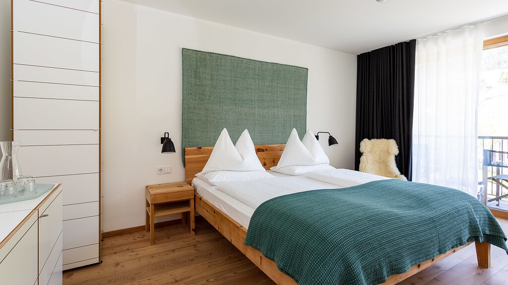 Suite south side with loggia and Geisler view