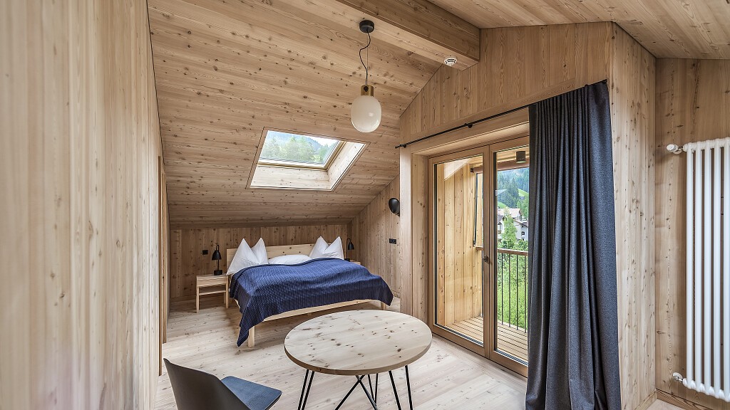 Maisonnette Suite south with loggia Dolomite view