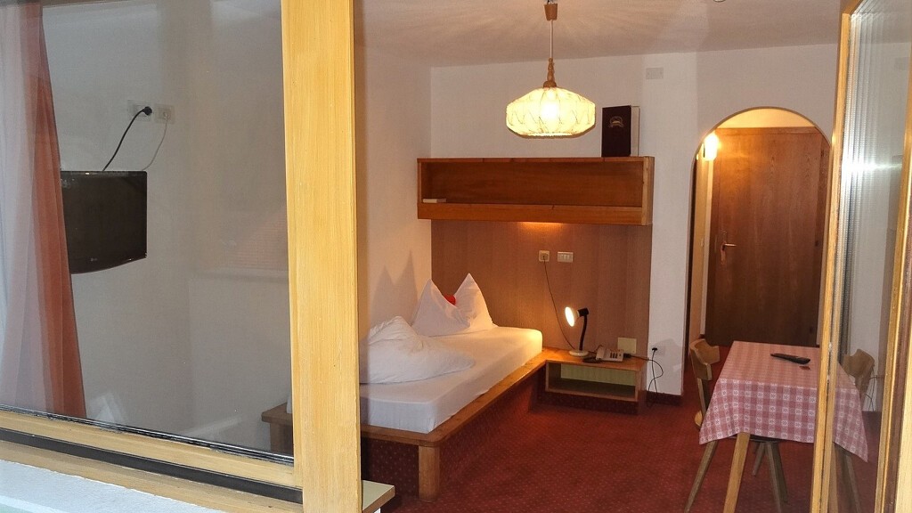 Einzelzimmer mit Balkon