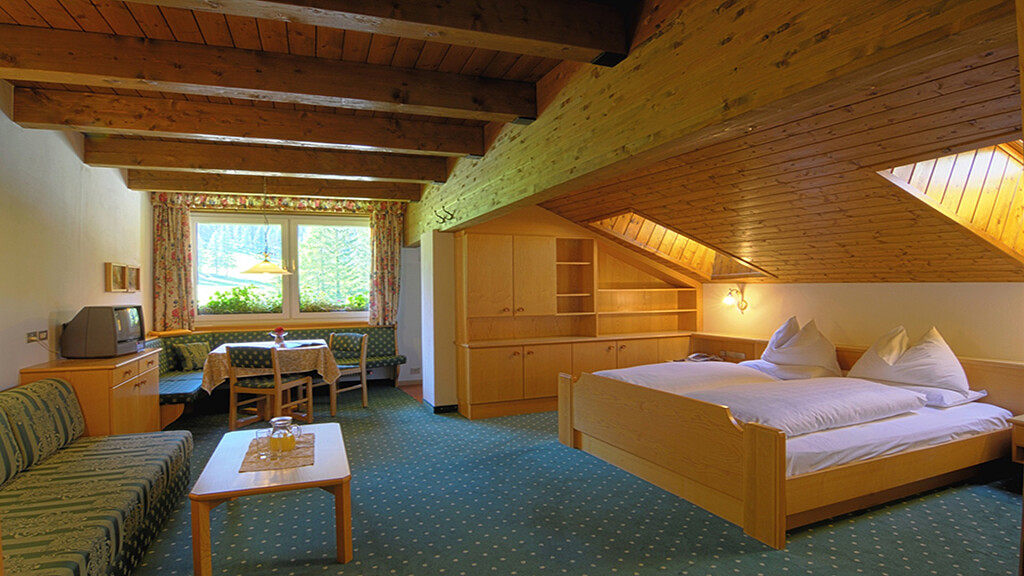 Attic double room "ALPENROSE"