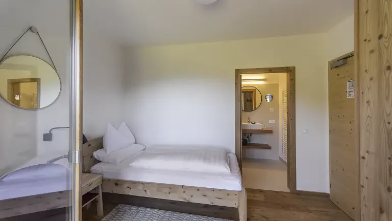 Single room with west balcony