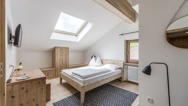 Room with french bed