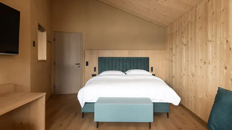 WOODEN Suite
