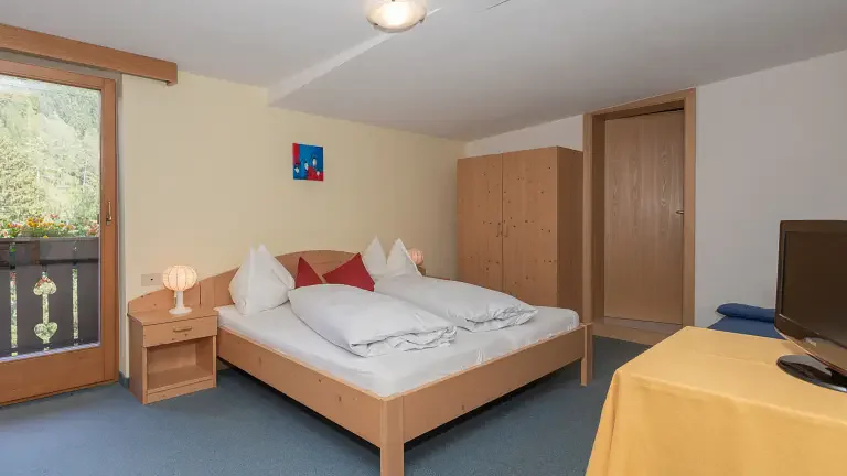 Family room with two separate bed rooms