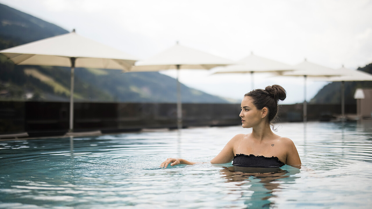 ragazza piscina Hotel | Chalet Das Alpenschlössel