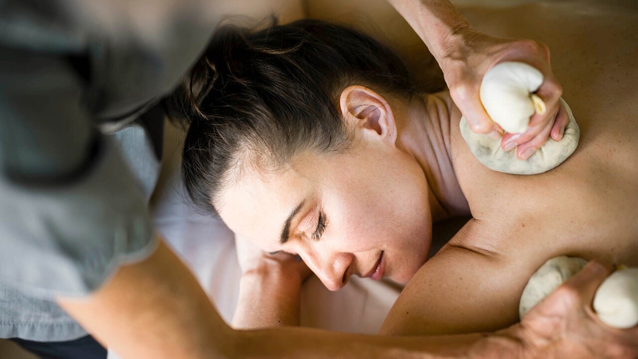 ragazza impacchi spa - Mirabell Dolomites Hotel Valdaora