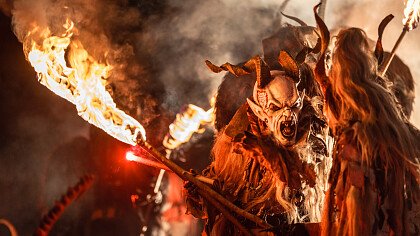 i_krampus_tradizioni_locali_shutterstock