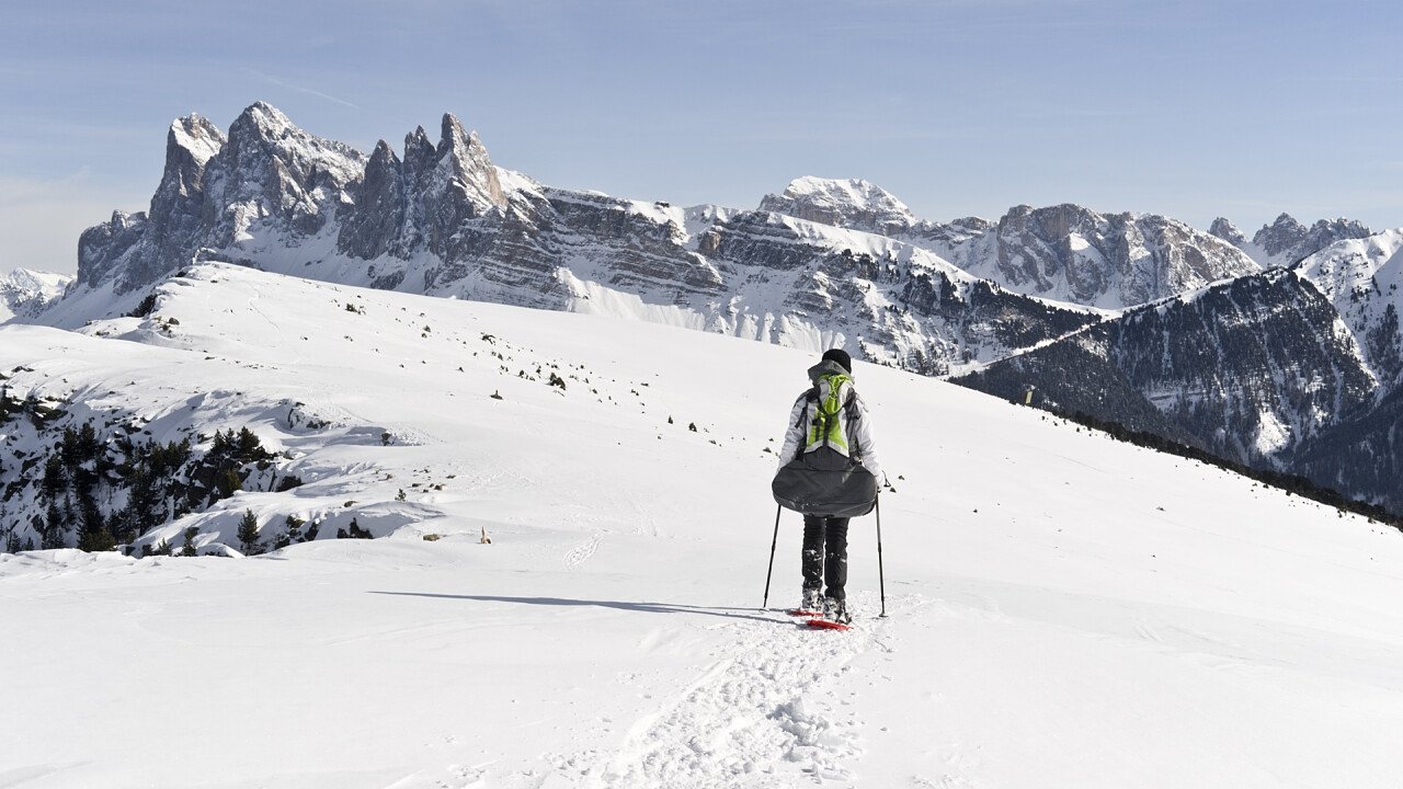 scoprire_le_dolomiti_con_ciaspole_shutterstock