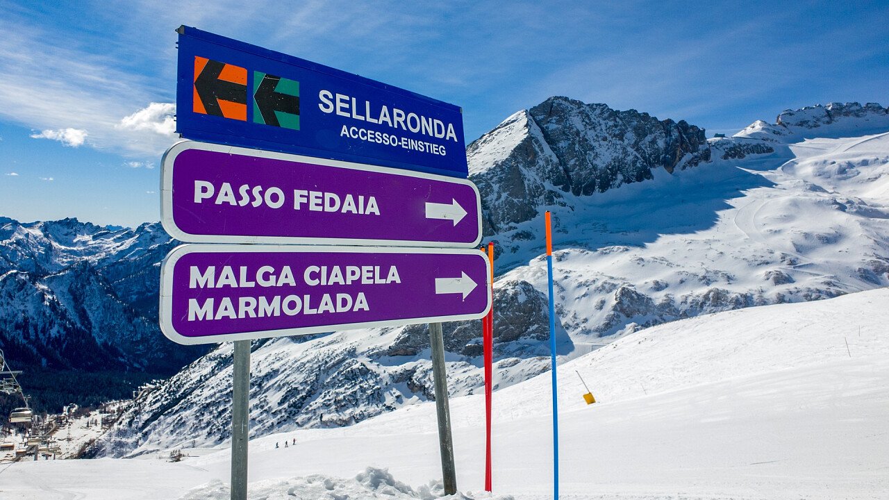 skiarea_segnaletica_malga_ciapela_inverno_shutterstock