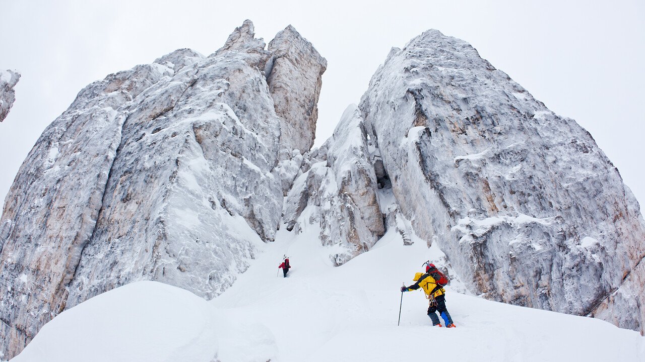 escursione_dolomiti_sci_alpinismo_depositphotos