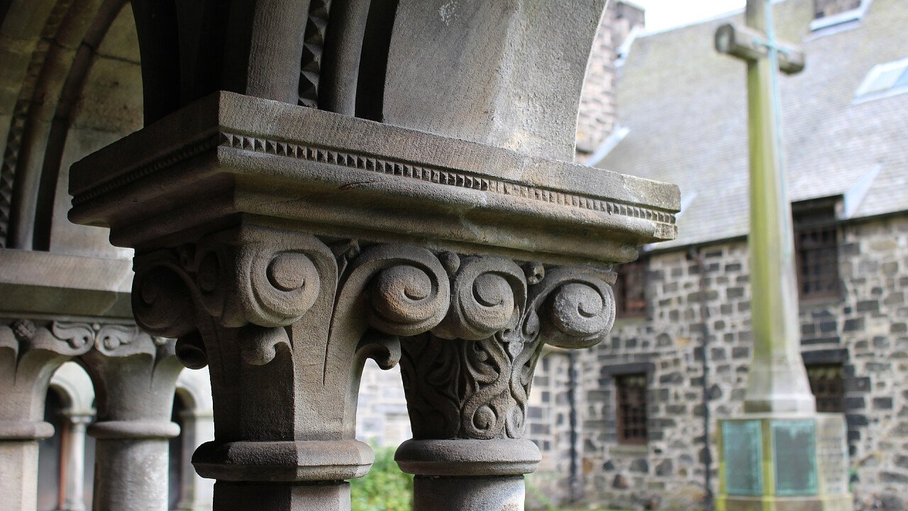 capitello_abbazia_pixabay_mzmatuszewski0